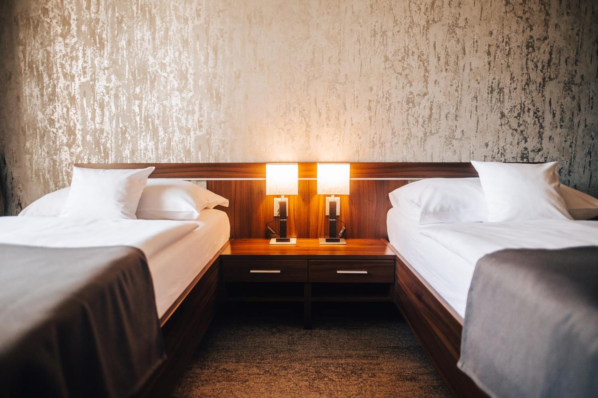 Šumperk Hotel Elegance מראה חיצוני תמונה